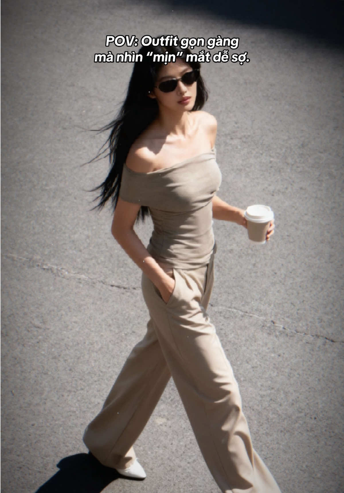 Không cần làm gì nhiều, chỉ cần đứng ngay ánh sáng là đẹp liền. #thetopshotdidi #cleanfit #minimaloutfit #fashiondaily #stylevietnam 