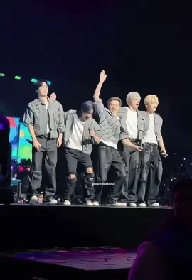 ea❤️‍🔥🤟🏻@TOMORROW X TOGETHER #txt #tomorrow_x_together #fyp #konser #kpop 