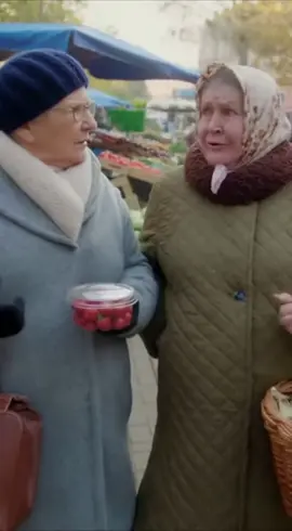 Babcie kontra „nowe wynalazki” 😂 Gdy technologia wchodzi do domu 👵📡  Internet? A po co to komu! 😂 Lekka komediowa scena z targu pokazująca, jak starsze pokolenie reaguje na „nowoczesne pomysły”. Humor dnia codziennego, ciepła atmosfera i klasyczny styl polskich żartów. 😄👵 Scena rozgrywa się na targu, gdzie dwie starsze kobiety rozmawiają o tym, że ktoś w rodzinie proponuje wprowadzenie internetu do domu. Całość utrzymana w pogodnym, lekkim tonie, z typowymi przekomarzaniami i poczuciem humoru charakterystycznym dla codziennych sytuacji. Motyw internetu pojawia się jako symbol zmian, które nie zawsze są łatwe do zaakceptowania przez starsze pokolenie, ale zawsze rodzą zabawne momenty. LEGAL DISCLAIMER Materiał ma charakter humorystyczny i powstał wyłącznie w celach rozrywkowych. Nie przedstawia prawdziwych osób ani sytuacji. Jeśli lubisz taki humor, zostaw suba, lajka i komentarz 😄✨ #babcie #humor #polskakomedie #życiedomowe #internet #scenkaztargu #śmieszne Celem naszych filmów jest dostarczanie rozrywki i wiedzy, często poprzez satyrę. Nie traktujcie wszystkiego całkiem serio :) Ten materiał został wygenerowany z wykorzystaniem AI.