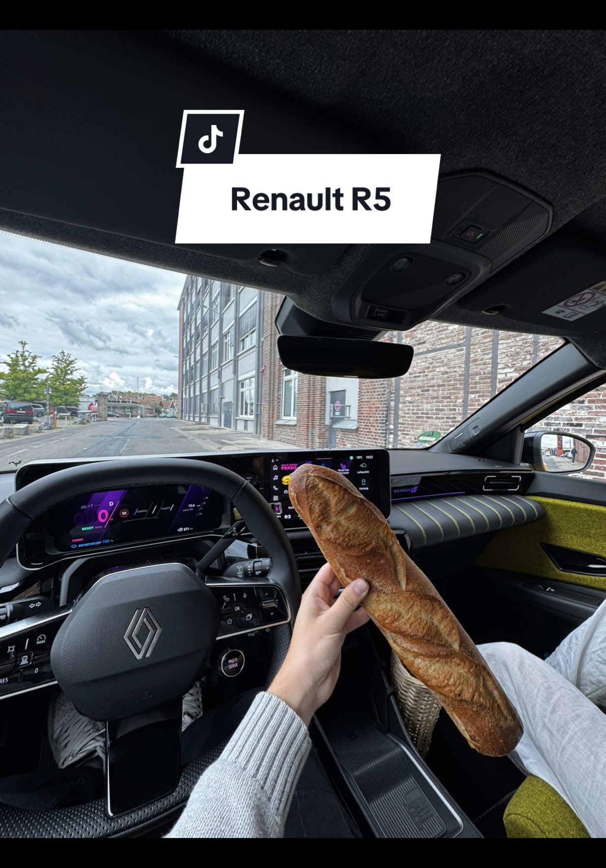 Ist doch besser als ein Tesla, oder? #autos #renault #tesla #baguette #eauto
