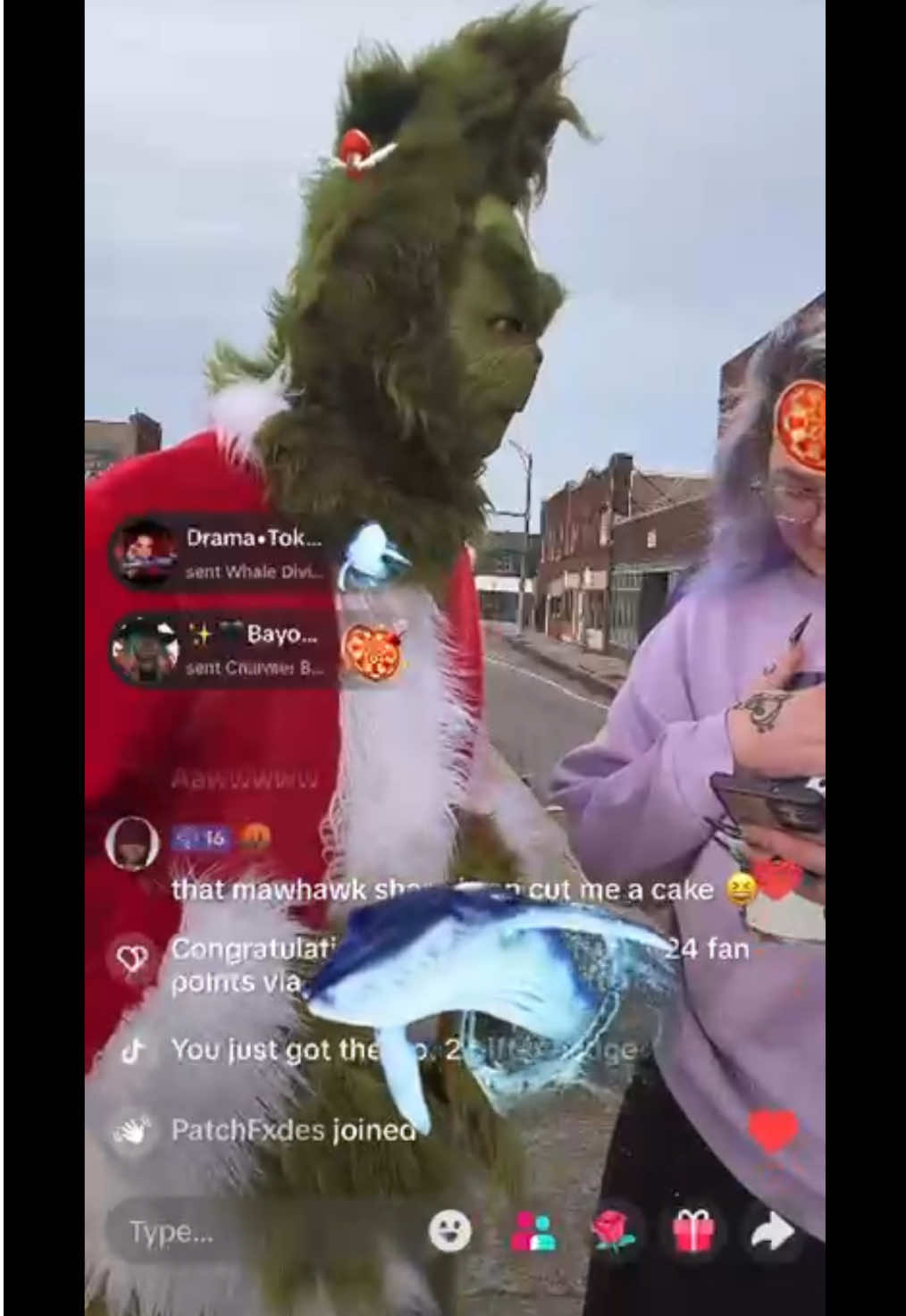 Please all go and follow @zacheryhunley20 🫶🏻🫶🏻🫶🏻 He’s out there daily making people smile, it felt good to be able to make him smile….even though #TheGrinch hates happiness 🤣❤️🧡@DRAMATOK•WITH•BETH 🔥💣 @✨️🖤Bayou Baba Yaga🖤✨️ @Tilly fakey shakey #spreadingjoy #makepeoplesmile #christmas 