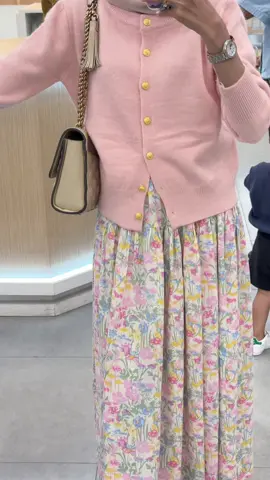 Emang cantik banget roknya dipake #ootdhijab 