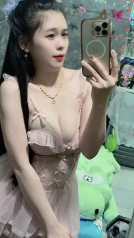 Váy e mặt e có bán bên giỏ hàng nhen mọi người xinh xĩu