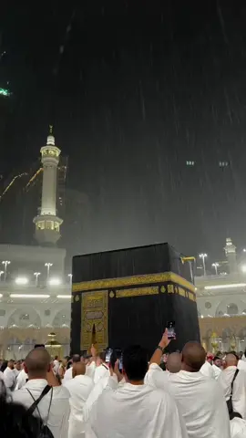 ‏في لحظة مهيبة.. أمطار غزيرة تهطل على الحرم المكي#اكسبلورexplore❥🕊 #اكسبلور #اكسبلور #تصويري📷 #القران_الكريم_راحه_نفسية😍🕋 