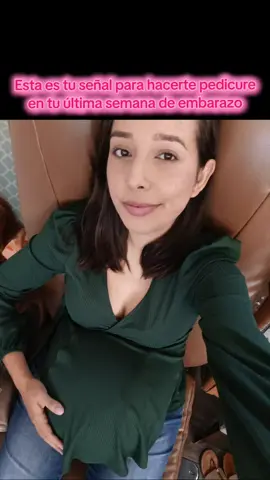 Hacerte pedicure en tu última semana de embarazo es lo más rico que pudes hacer 🙌🏼 Ayuda demasiado a tus pies hinchados! 👣  #pedicure #pregnant #twins #feetcare 