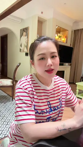 “tôi muốn hỏi: có phải vì đời chưa trọn vòng tay…?” 