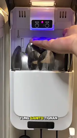 WALA NANG BASA AT MAAMOY NA KUBYERTOS! 🤢 Ito ang sikreto ng mga malilinis sa kusina. UV Light Disinfection + Air-Drying. Goodbye food poisoning, hello healthy life! Saktong-sakto 'yan sa counter top mo, wall-mounted pa! Limited stocks, kaya bilis! #KitchenHacks #UVDisinfector #BudolFinds #CleanTok