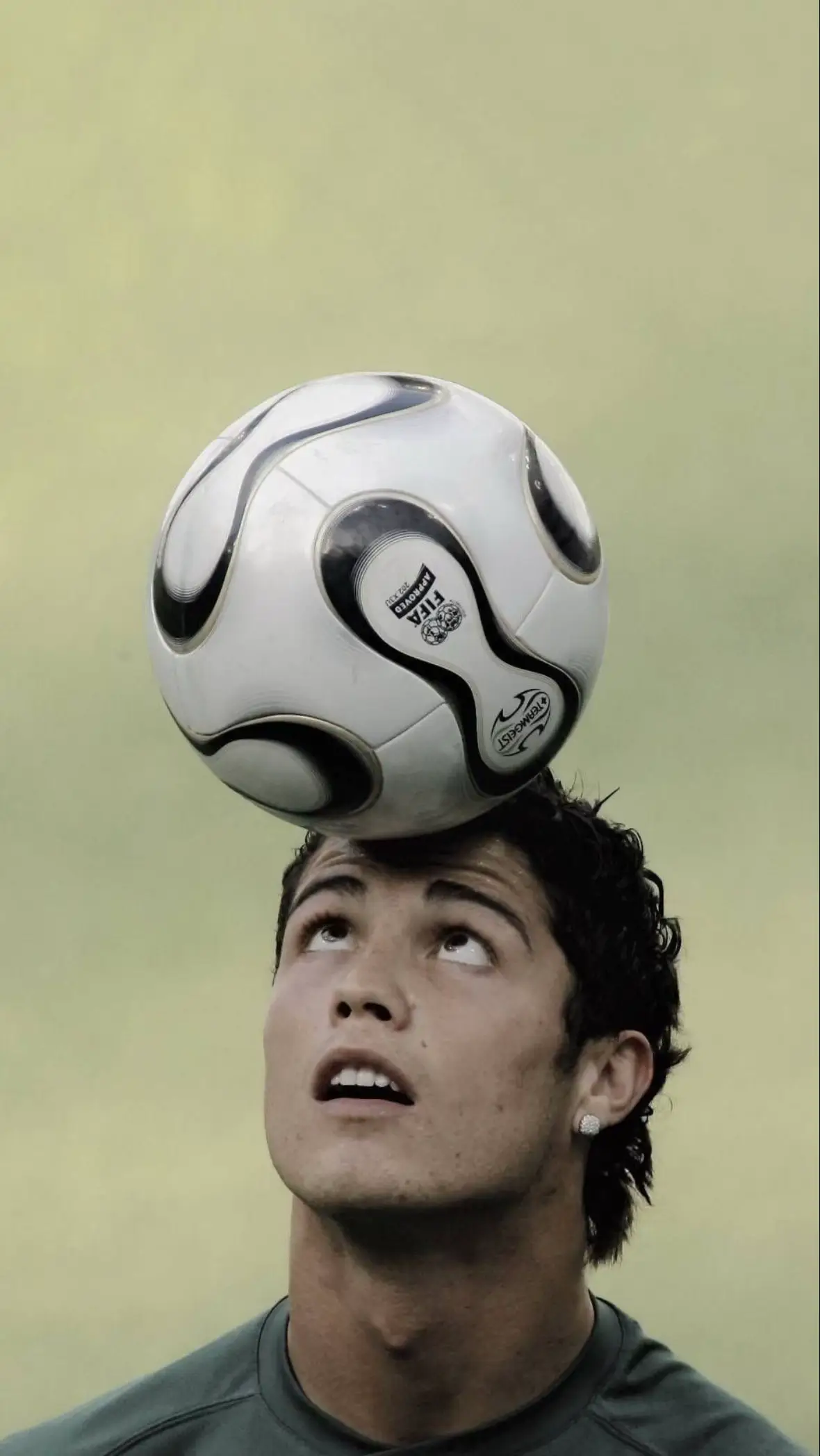 #ronaldo #ronaldo7 #cristiano #cr7cristianoronaldo #wallpapers 