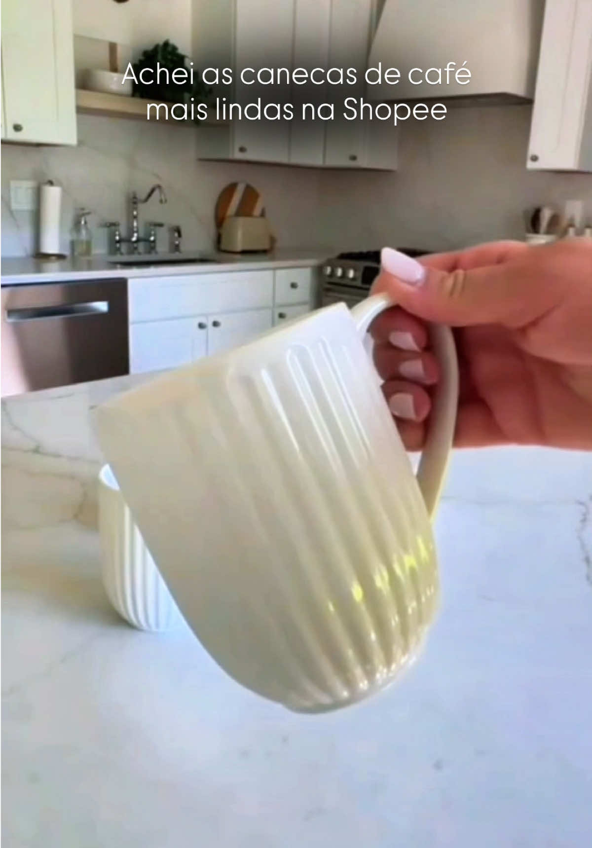 Aprecie cada momento com estilo! As canecas e xícaras de cerâmica trazem charme, qualidade e aquele toque especial para o seu café do dia. 👉 Garanta as suas agora e transforme sua rotina com mais sabor e elegância! 🛒 #shopee #comprasnashopee #fypage #viral #xicarasceramica 