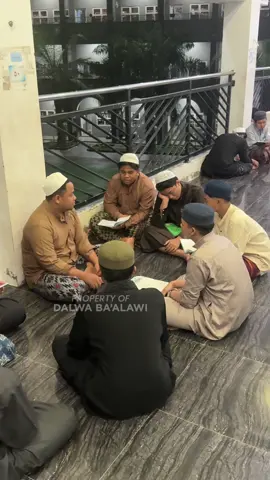 KEGIATAN SANTRI || HALQOH MALAM QIROATUL KITAB SANTRI MUSTAWA ROBI IBTIDA’IYAH PONPES DALWA 3&5 BA’ALAWI