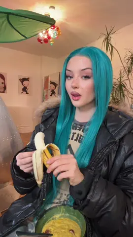 also simon war richtig angewidert von mir, aber das doch nicht sooo eklig oder #woistlena #berlin #messygirl #bluewig #wiginstall 