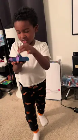 Ezra is obsessed with his new 3D-printed expanded sensory fidget star 🌟 It’s the perfect combo of fun and focus — helping with fine motor skills, sensory regulation, and calm play. Watching him explore, stretch, and spin it reminds me just how powerful sensory tools can be for kids who learn and engage differently. 💛 #AutismMom #SensoryPlay #FidgetStar #3DPrintedToys #AutismAwareness 