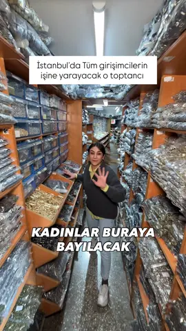 Tüm girişimcilerin işine yarayacak bir toptancı😇 ⭐️Burda çanta, cüzdana dair yapılacak tüm aksesuarlar var mıknatıslar,halkalar,zincirler ne ararsanız bütün parçalarını hem toptan hem perakende alabilirsiniz perakende için 1000 tl lik alışveriş yapmanız bekleniyor fiyatları çok ucuz özellikle kadın girişimciler çok fazla alışveriş yapıyormuş Baya büyük bir mağaza arayıp bulamayacağınız bir şey yok bütün çantacılara toptan satışları yapıyorlarmış Ayrıca her alışveriş yapak müşterilerine hediyeleri var Beyazıt tramvayına yürüme mesafesinde @tanisaksesuarfermuar  Reklam yok çantalarıma aksesuar aldım 📌Saraç İshak, Tiyatro Cd. 32/A, 34130 Fatih/İstanbul #toptanci #çanta #aksesuar #perakende #beyazit    