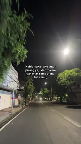 Tapi pulang nya muter muter dulu ya biar makin lama sama kamu ☺️ Orang nya sekarang kemana? #sukakalimat #fyp #foryou #quotes #rindu 