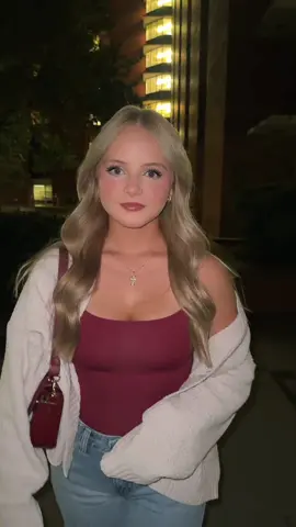 are we tiktokers now @oliviaaa @haylee.epps #ou #oklahoma #college #withoutlilian #fall 