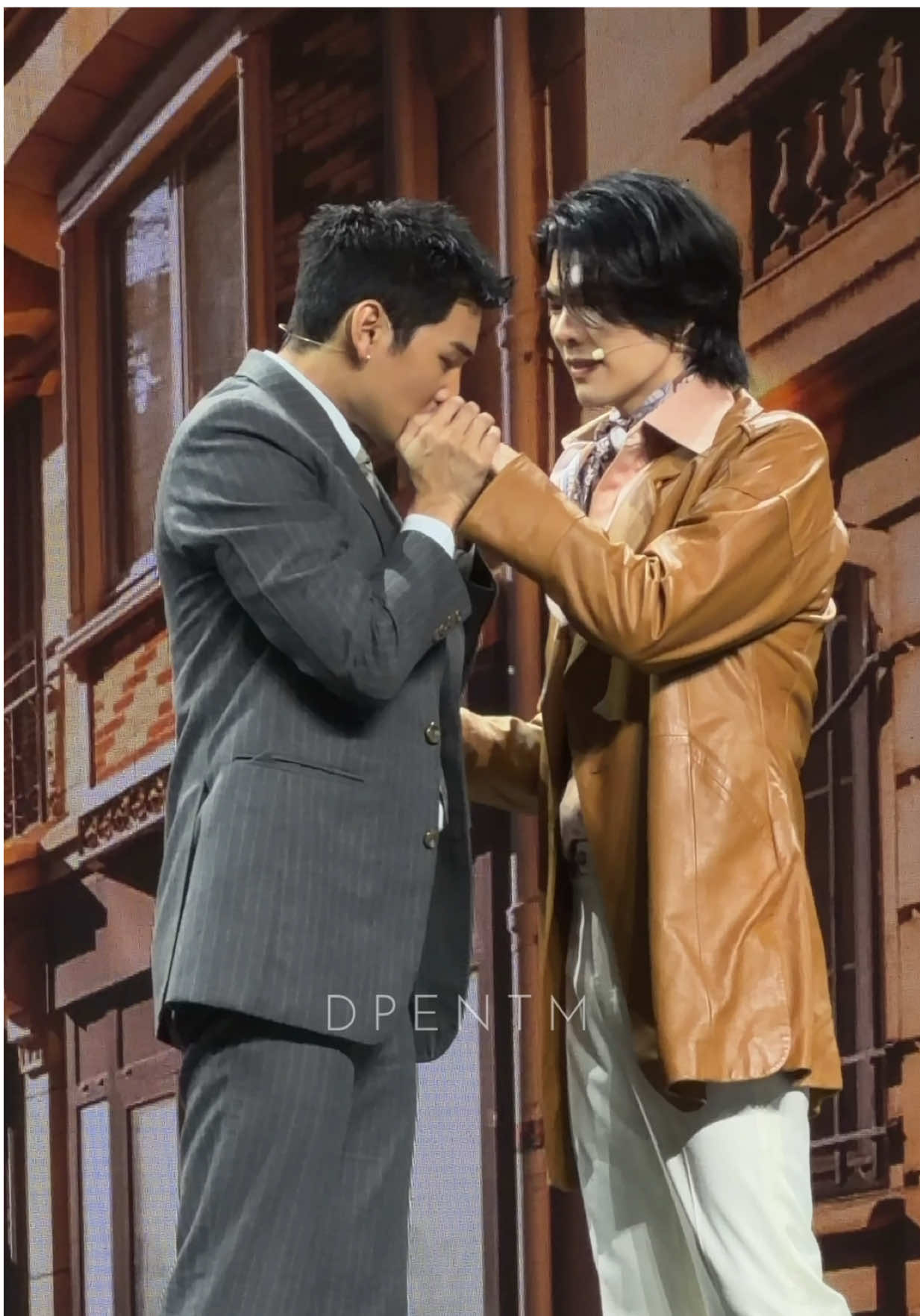 “เมื่อไหร่ที่เมืองไทยแต่งงานได้ ผมจะพาคุณไปแต่งงานที่ประเทศไทยกันอีกครั้งนะ“ ตอนนี้ 2025 พวกแกแต่งงานกันได้จริงๆแล้วนะตฤณธันวา😭😭😭😭😭😭 #shinetheseries #shinebkkfancon #milephakphum #aponattawin #mileapo 