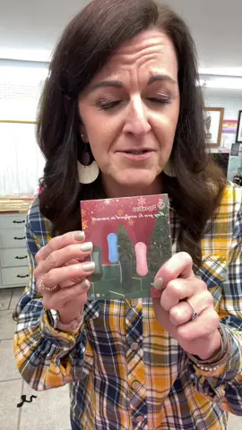 Where have these been all my life! This is the perfect gift for the person that has everything. One size fits all and will keep them warm and cozy this winter! #handwarmers #giftsforher #giftsforhim #practicalgifts #blackfridaydeals 