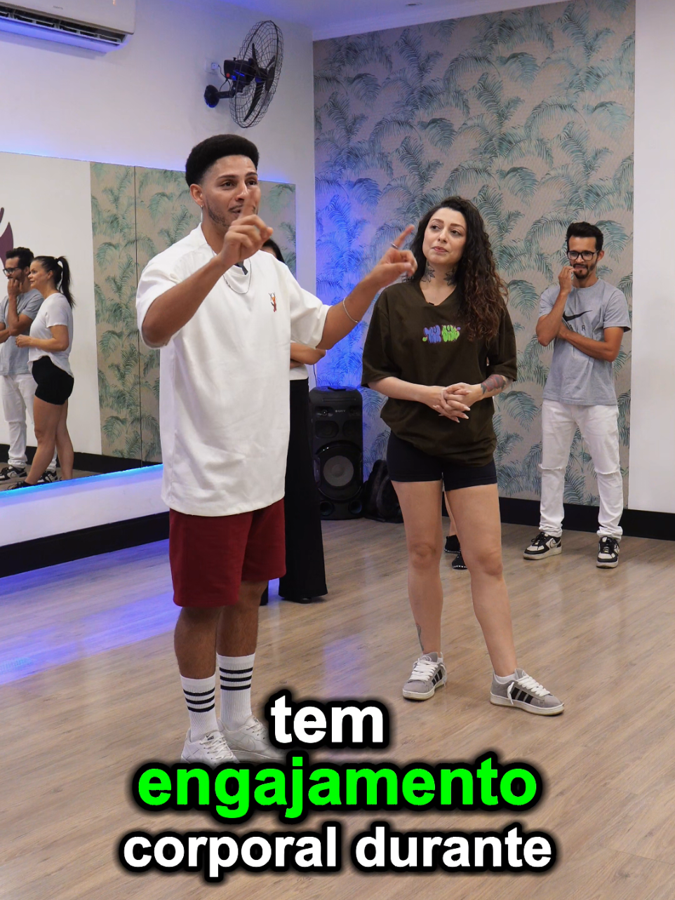Não é o passo que você sabe que te faz ser um bom dançarino! Vem entender um pouquinho sobre o assunto. :) Trecho da nossa aula sobre: Musicalidade e Corporeidade Vídeo: @_kauevaz perfeitoooooo #Zouk #zoukbrasileiro #saopaulo #dance #cariocaedeborahzouk