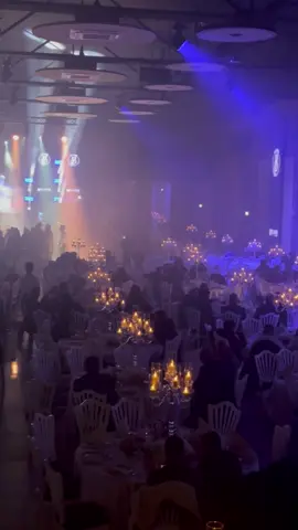 So viel Liebe, so viel Hingabe. 💫 Ein Blick hinter die Kulissen – die letzten Vorbereitungen und schließlich der große Moment: eine weitere wunderschöne Hochzeit im Bellavue. 🤍