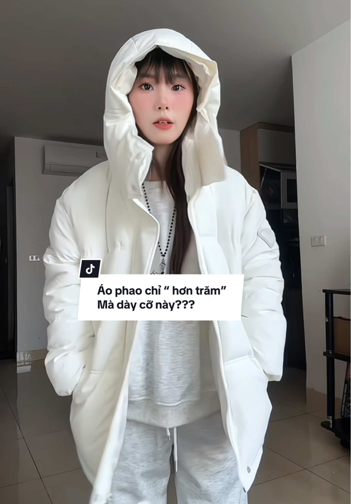 K tin đc luôn, cái áo phao dài có mũ dày cỡ này mà nta bán chỉ đầu 1 