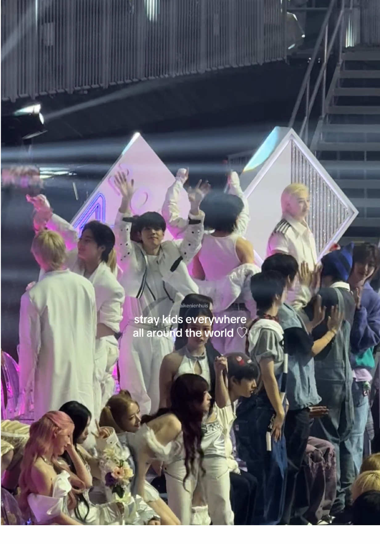 them getting the awards and the love they deserve 🩷🤧 #skz #straykids #kgma #kgma2025 #stay 