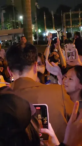 Còn rất rất nhiều yêu thương ở đây 😍 chú Ninh vẫn ko quên diễn nét tổng tài đỡ đầu anh Dương ko bị va 😆 #ninhduongstory 