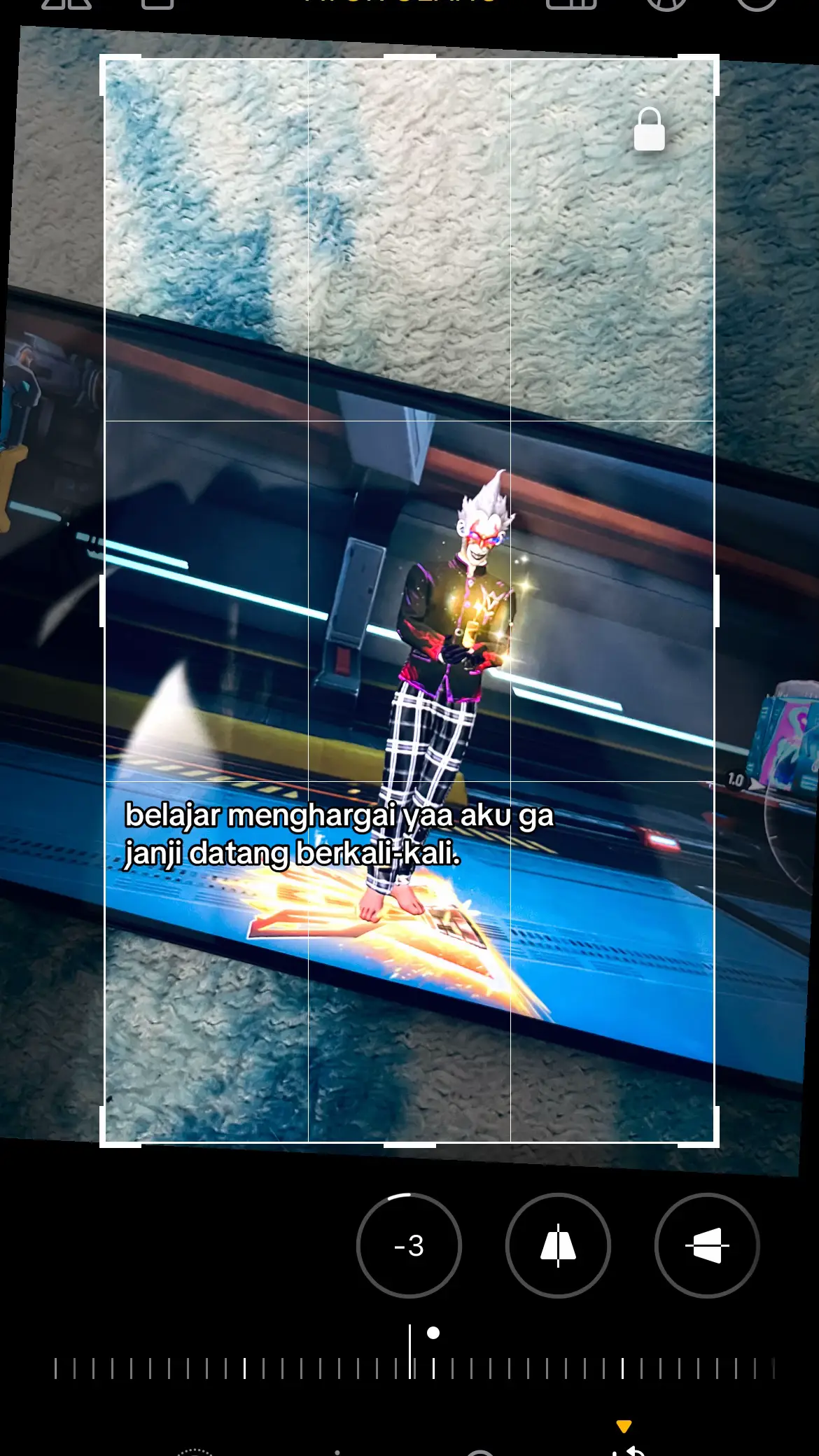 🧈 Bahan Kulit Risol 	•	200 g tepung terigu 	•	2 butir telur 	•	450 ml air 	•	2 sdm minyak 	•	½ sdt garam 🥓 Bahan Isian 	•	150 g daging asap / smoked beef (bisa diganti sosis) 	•	3 butir telur rebus, potong kecil 	•	5 sdm mayonnaise 	•	2 sdm saus sambal (opsional) 	•	1 sdt gula (opsional, agar lebih creamy) 🧂 Bahan Pelapis 	•	1 butir telur, kocok 	•	Tepung panir / tepung roti secukupnya ⸻ 🍳 Cara Membuat 1. Buat Kulit Risol 	1.	Campur terigu, garam, telur, dan air. Aduk sampai halus. 	2.	Tambahkan minyak, aduk rata. 	3.	Panaskan teflon anti lengket. 	4.	Tuang satu sendok sayur adonan, ratakan tipis. 	5.	Masak sampai pinggirnya terangkat. Angkat dan sisihkan. (Lakukan sampai adonan habis.) 2. Siapkan Isi Mayo 	1.	Campur mayonnaise, saus sambal, dan gula. 	2.	Tambahkan telur rebus dan daging asap/sosis. 	3.	Aduk sampai tercampur rata. 3. Isi dan Lipat Risol 	1.	Ambil selembar kulit. 	2.	Tambahkan isian secukupnya di bagian tengah. 	3.	Lipat seperti amplop: bawah → kanan → kiri → gulung ke atas. 4. Panir dan Goreng 	1.	Celupkan risol ke dalam kocokan telur. 	2.	Balur dengan tepung panir. 	3.	Goreng dalam minyak panas sedang sampai kuning keemasan. 	4.	Angkat dan tiriskan. ⸻ ✅ Tips Agar Risol Mayo Anti Bocor 	•	Jangan memberi isian terlalu banyak. 	•	Kulit jangan terlalu tipis agar tidak sobek. 	•	Gunakan api sedang saat menggoreng supaya tidak cepat cokelat tetapi dalamnya hangat merata. selamat mencoba!! #katakataff #fyp #sano #epep 