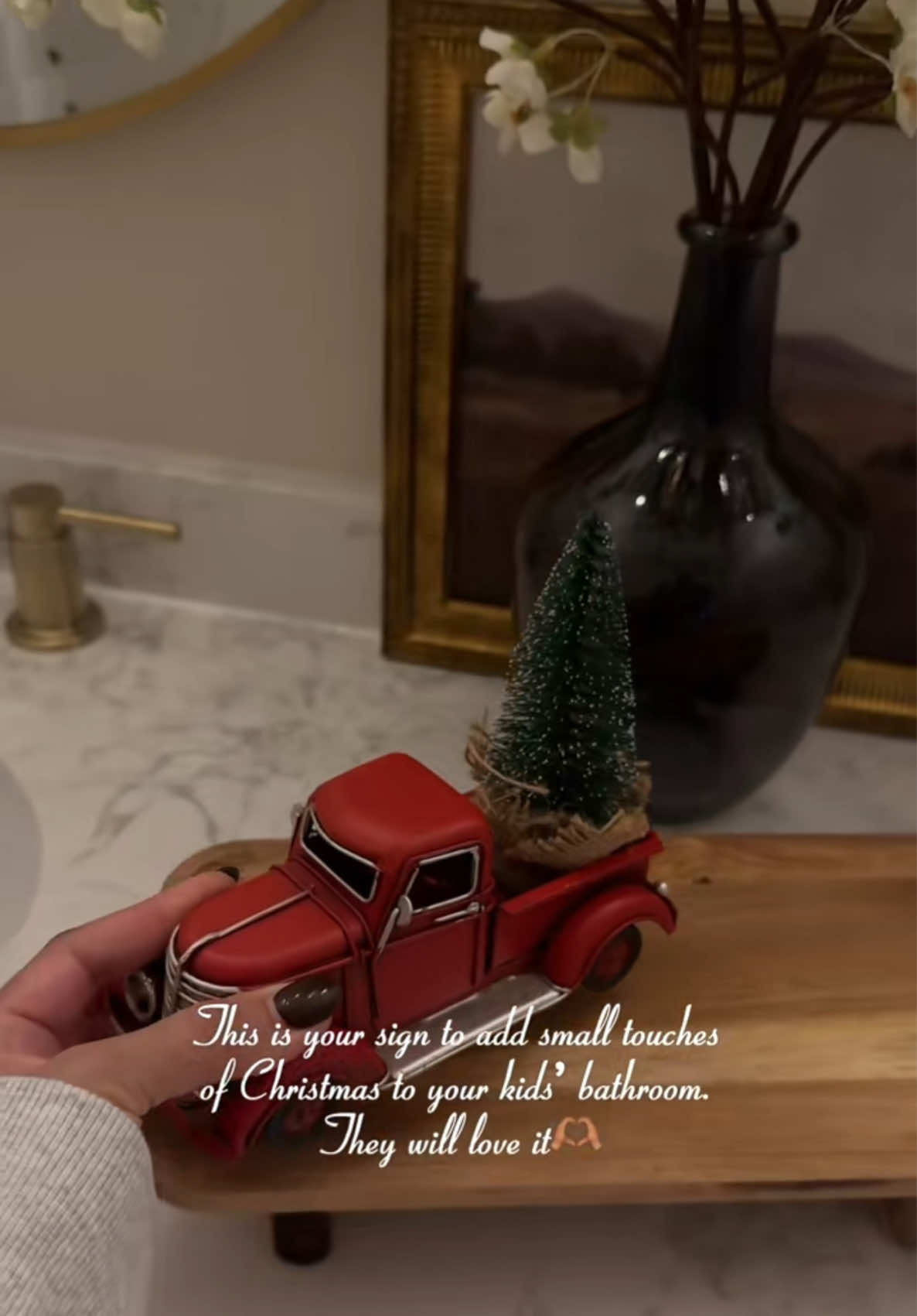 Small touches of Christmas loading… #christmasdecorations #homedecorideas #christmasdecor #homeinterior #cozyhome 