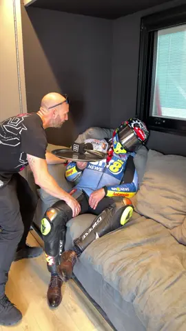 ✨He tenido el placer y el privilegio de ofrecerles un servicio elegante y profesional a estas señoritas para dar el inicio a la última carrera del año de @MotoGP™ #venturascristian #arte #de #service #motogp 