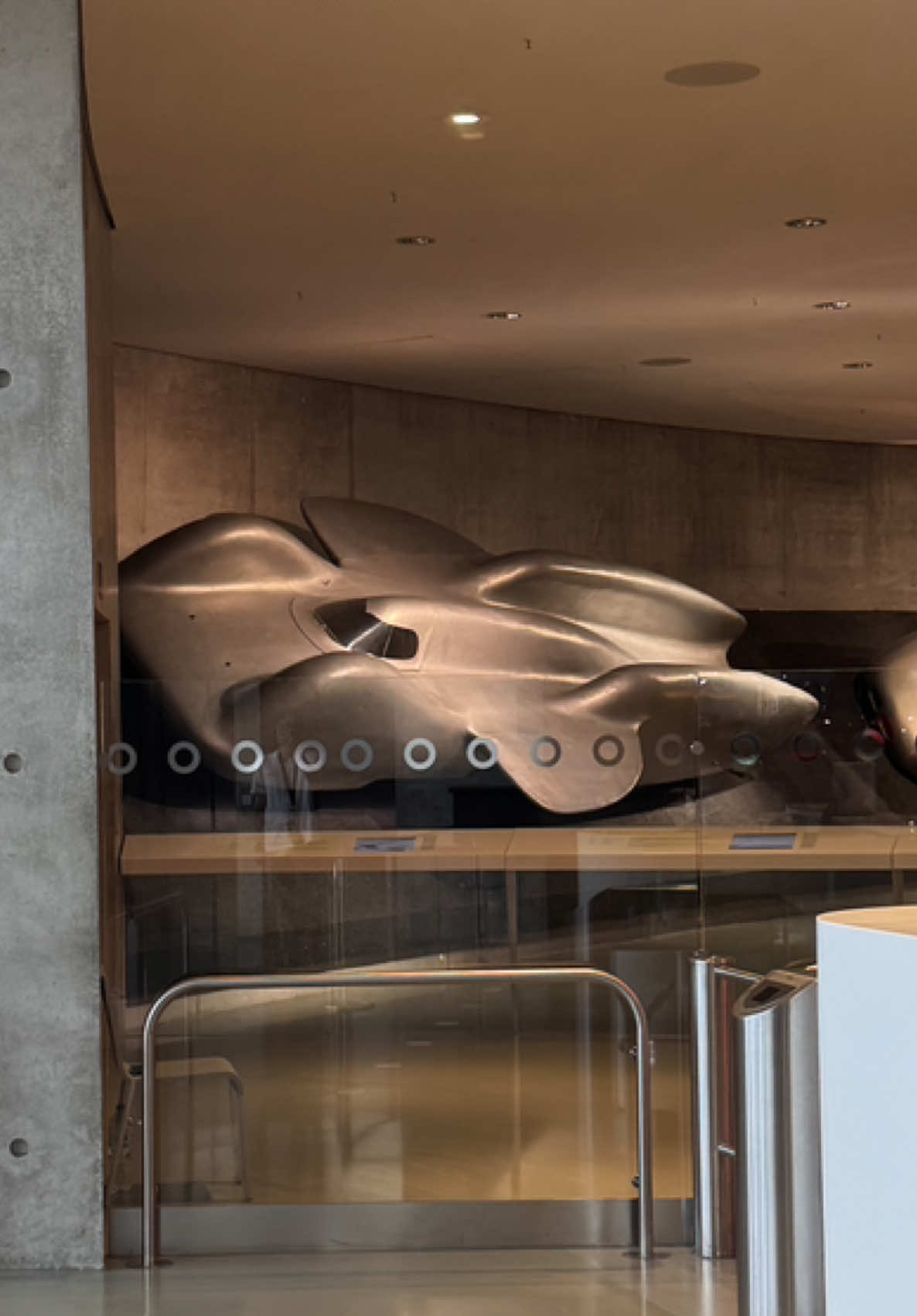 El coche con más aura de la Historia 🌌 Tenéis el vídeo sobre esta criatura en mi canal de videos largos, link en mi perfil #mrsarky #coches #autos #mercedes #mercedest80 