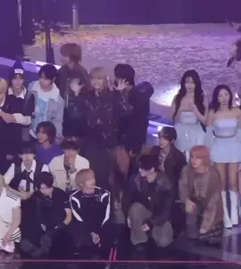 FINALLY!!! F&F FAMILY TOGETHER IN PHOTO OP😭😭😭 Their interaction was too precious, the way AHOF  cared and concerned to their sisters, making them feel included they're so family coded fr!🥹🥰💕 credits: @jeyelnim @milkkxy #AHOF #UNIS #fnfentertainment #KGMA2025 #koreagrandmusicawards 