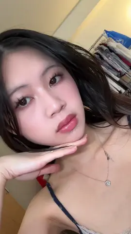 Replying to @kat makeup tutorial is out 😌💗 #makeup #snowymakeup #glowymakeuplook #makeuptutorial #glowymakeup 