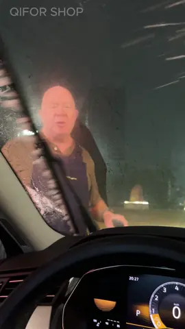 Cleans the windshield and removes all oily residues etc. from it. Also applies to the interior. #windowcleaning #winshieldcleaner#cleaner #automotive #carcleaning     