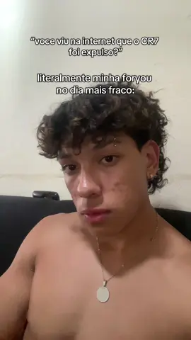 pov me perguntaram se eu vi que o CR7 foi expulso no jogo, mas minha foryou é assim… acharam justo a expulsao do cristiano ronaldo?? #cr7 #cristianoronaldo #cr7cristianoronaldo #humor #fy 