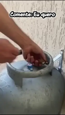 🔥 O botijão some? Agora não some mais! 🔐😅 Esse suporte deixa seu botijão suspenso, organizado e protegido, além de ter encaixe pra cadeado pra evitar “colecionadores de botijão” da vizinhança 😂 ✔ Kit com 2 suportes reforçados ✔ Fica preso na parede, evitando ferrugem ✔ Antifurto com encaixe pra cadeado ✔ Já vem com parafusos e buchas ✔ Ideal pra área externa, comércio e residência Comente “eu quero” pra garantir o link com desconto! #CaçaDescontosBR #descontos #promoção #ofertasdobrasil #descontodobem #utilidadesdomesticas #casaorganizada #segurançaresidencial #botijão #organização #achadinhos #achadinhododia #ofertadodia 