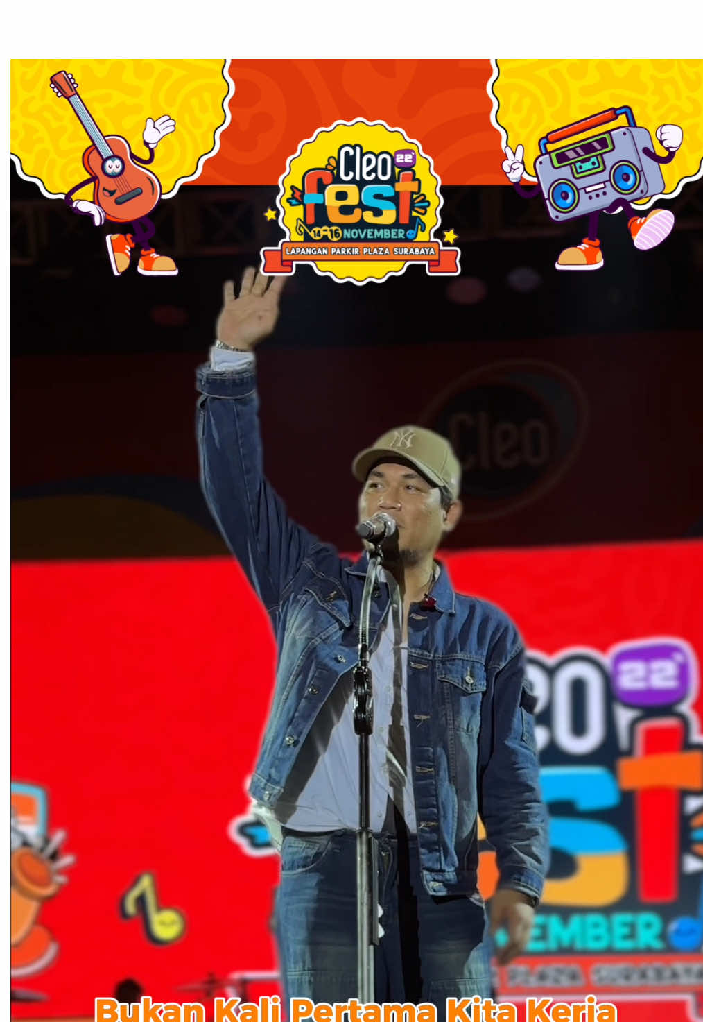 Day 2 Cleo 22nd Fest resmi ditutup dengan pecahnya penampilan ARMADA! 🔥 Sing along bareng penonton sukses bikin malam makin hidup—dari “Asal Kau Bahagia” sampai “Apa Kabar Sayang,” semuanya dinyanyiin sekenceng itu!  Arek–arek Suroboyo, besok siap lebih rame lagi? 16 November bakal makin menggema karena ada ANDRA & THE BACKBONE siap nge-rock panggung Cleo Fest! Cus merapat ke Lapangan Parkir Plaza Surabaya! #cleopurewater #cleofestivalkuliner 