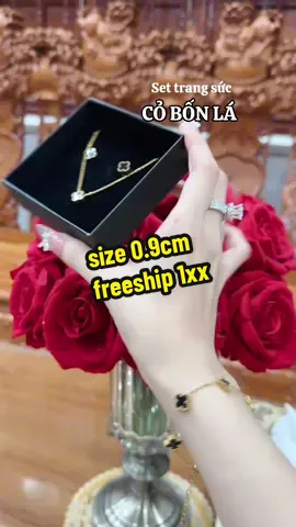 Bà nào mê trang sức, không thể bỏ qua em này . Titan mạ vàng 18k 3 lớp 🌸🍃🛒#trangsuctitan #xhuong #cobonla  @THẢO TRINH  @THẢO TRINH 
