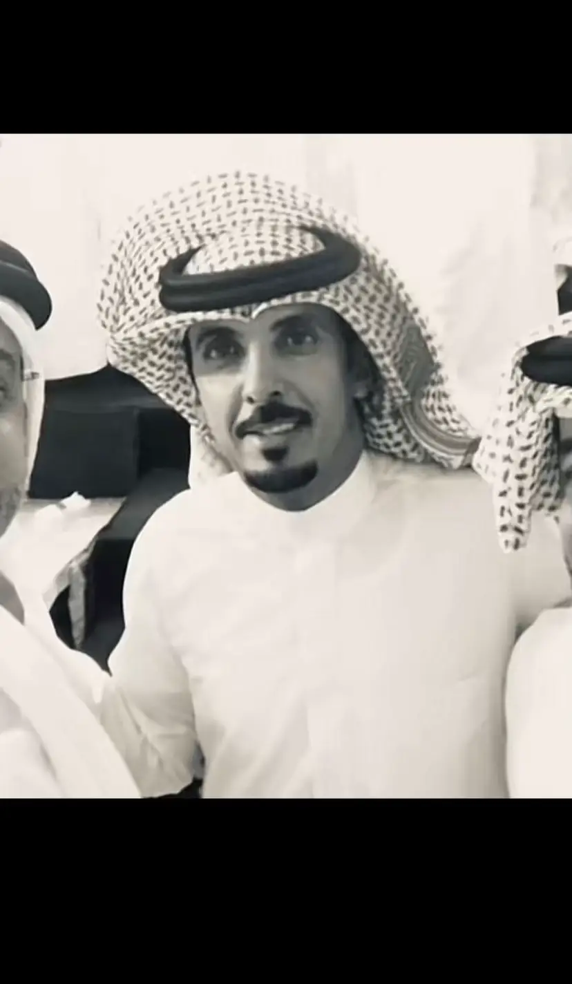 البارحه صدر الجنوب يضيق واشوف الحسوف وين انت يا صدر الشمال احتجت للفزعه تعال وردت مجاهيم الليال احيام ورياحي شعوف من يوم وقفني بدرب العشق يسألني سؤال واقوله بيني وبينه يا عسا الحب مخلوف ان مارجع ربحه علي والله لا أرده راس مال #محمد_مريبد #fyp 