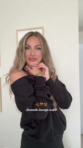 An all black outfit hates to see me coming VIP Membership sign up: fabletics.com/moveinfabletics  #fableticspartner @Fabletics  #fallfashion #athleisure #cozy #outfitinspo 