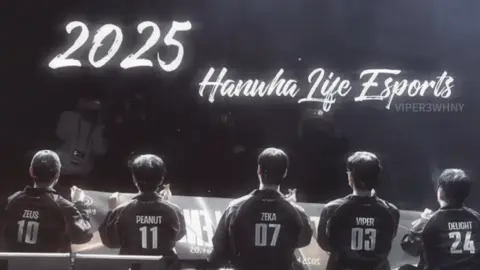 không còn đếm bằng ngày nữa mà đếm bằng giờ rui. sau 24h nữa sẽ không còn là chúng ta. tạm biệt hle25 và hy vọng được gặp lại mọi người vào năm sau 🧡 #hle25 #zpzvd 