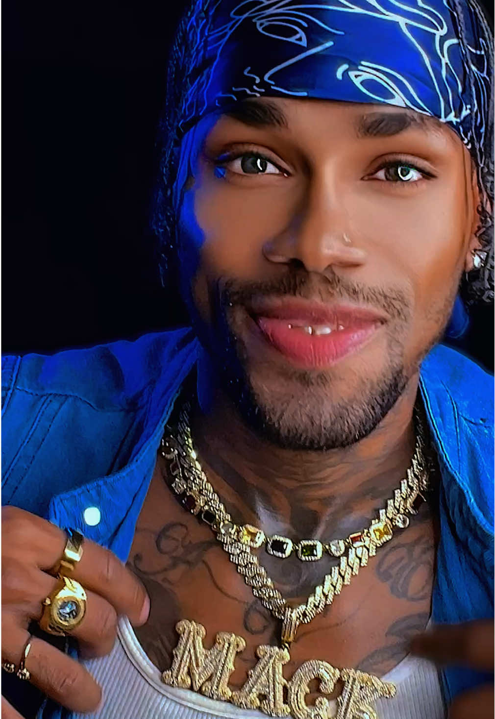 Making my way 🛸 💨🤫👽 #mackbaker #foryou #fyp 