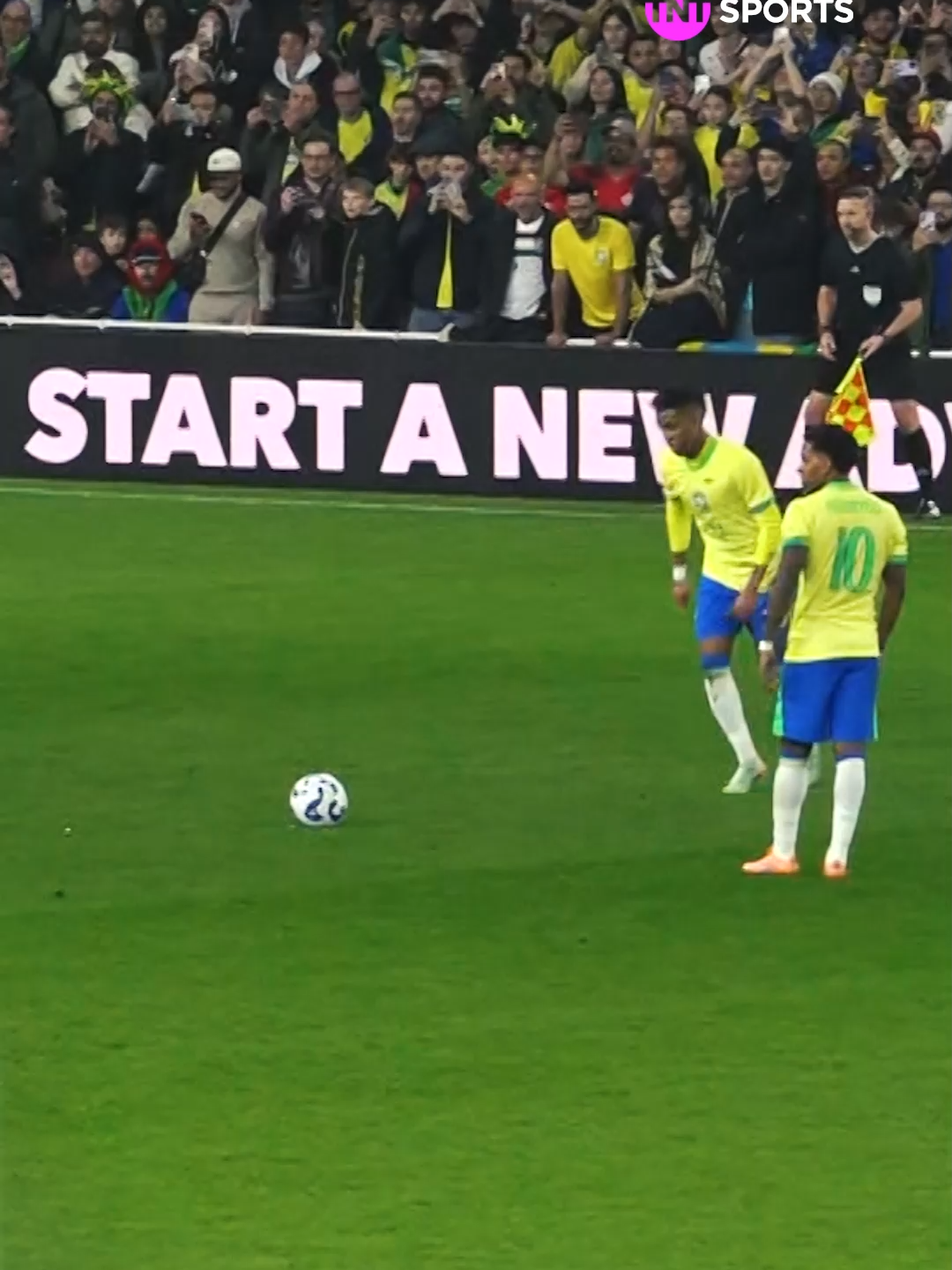 O ADM TÁ MUITO ILUDIDO! 🙏🇧🇷 Jogamos bem e vencemos uma forte seleção do Senegal, com direito a jogadinha ensaiada em falta e tudo! VAI, BRASIL! #FutebolBrasileiro #SeleçãoBrasileira #TikTokEsportes