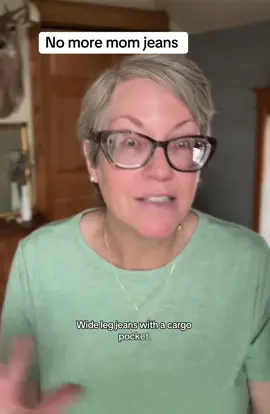 This cargo jeans are the perfect wide leg style that look great on anyone. #jeans #comfyclothes 