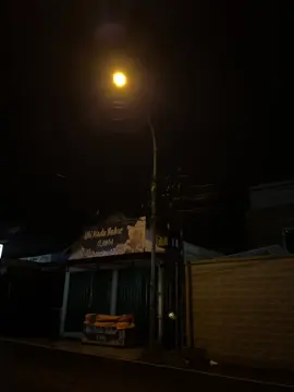 ditinggal pas sayang-sayang e mosok loro? #liriklagu #lagujawa #sadsong #trending #fyp 