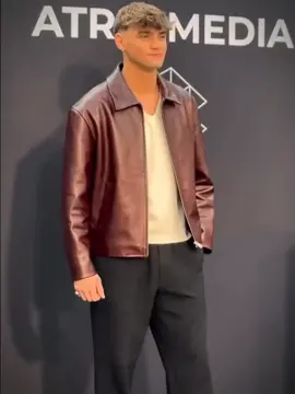 Golbasinin gullerii #gabrielguevara #nicolewallace #keşfetteyizzz #culpamia #culpatuya2 @Gabriel Guevara 