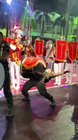 BESSSSTTTT BGT KAKAK SATU INI TUH, sumpah jujurly aku pengen main bass kayak gini..!! jujur siapa yg pengen ikut🥹 #marchingband #military #jembermarchingfestival #jember #matchingbandmiliter