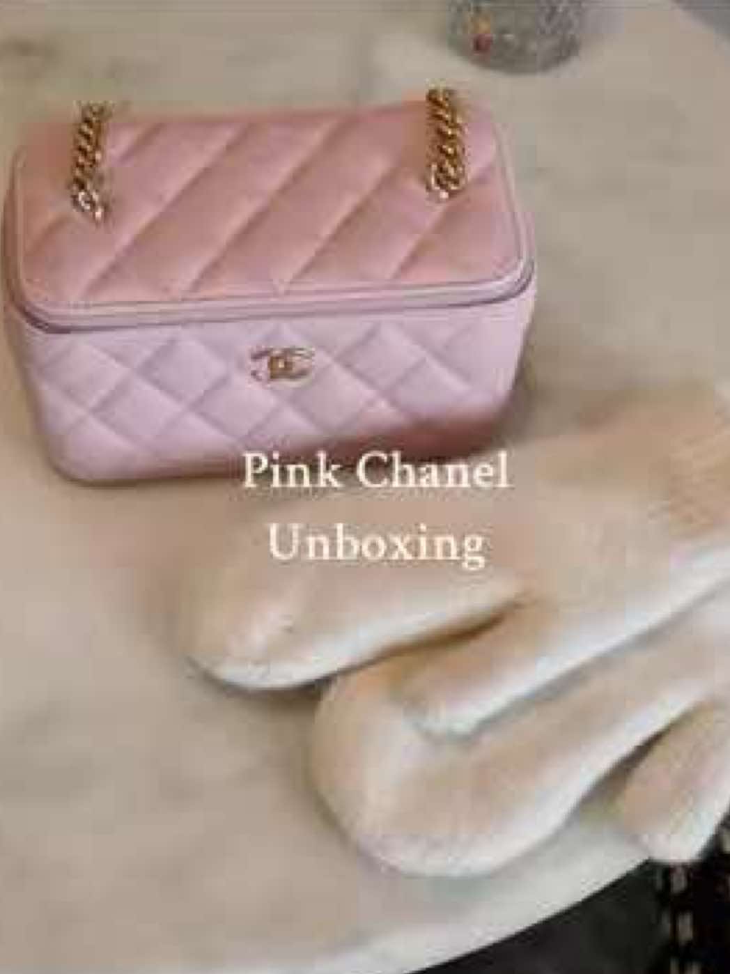 In love with my @Vivrelle borrow this month 🎀 use code NATALIEBREKKA for your first month free #chanel #pinkaesthetic 