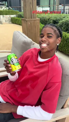 Just in time for the Holidays. Catch the Fizz with a Starry CranBlizz 🍋🍋🟩🎄 #STARRYPartner @Starry 