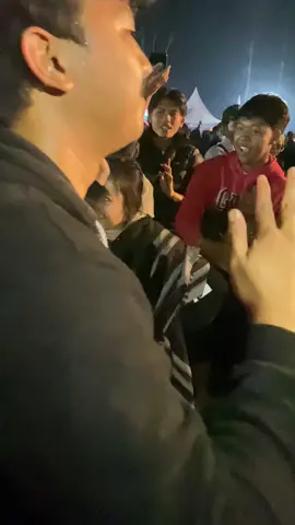 ga mau ke garut ah jurignya suka dangdutan 🤣😢 . . #kesurupan di acara #hondabikersday2025 #gerengsengteam #waliband #garut 