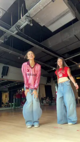 Valía saberse el baile y coordinar!! 💖💋🌟💜 • #jazmintrajtenberg #violetta #futttura #sermejor #tinistoessel 